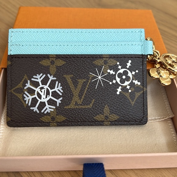 ❌SOLD❌❄️NEW❄️Louis Vuitton Charms Card Holder❄️ Monogram Azur Frost LIMITED - Picture 8 of 10